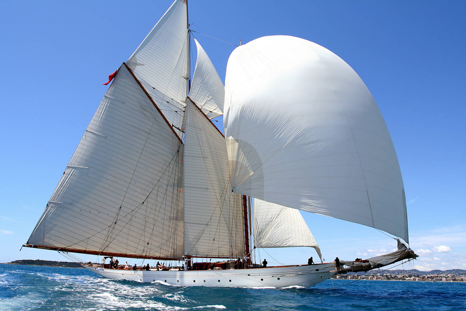 voiles-bateau_138479092-1